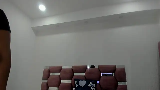 MiiaSmith   online show from November 14, 2025, 8:45 pm