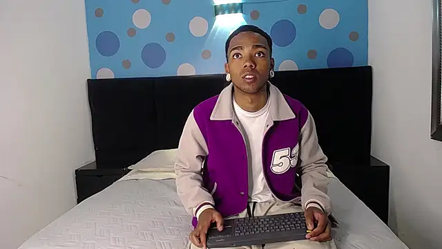 Snapshot of CollemanStone chatting on November 6, 2025, 12:20 pm CollemanStone online show from November 6, 2025, 12:20 pm