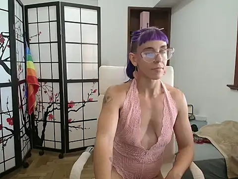 Snapshot of MitzieDupr chatting on February 13, 2026, 7:14 pm MitzieDupr online show from February 13, 2026, 7:14 pm