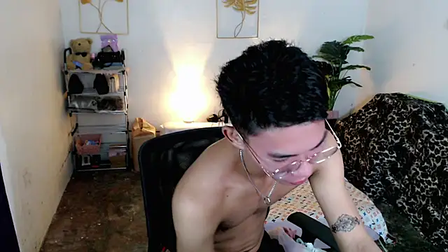 naughty rence online show from November 15, 2025, 5:44 am