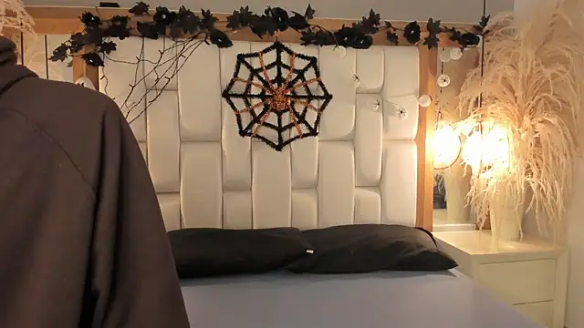 Snapshot of Daphne_And_Roger chatting on October 24, 2025, 11:20 am Daphne And Roger online show from October 24, 2025, 11:20 am