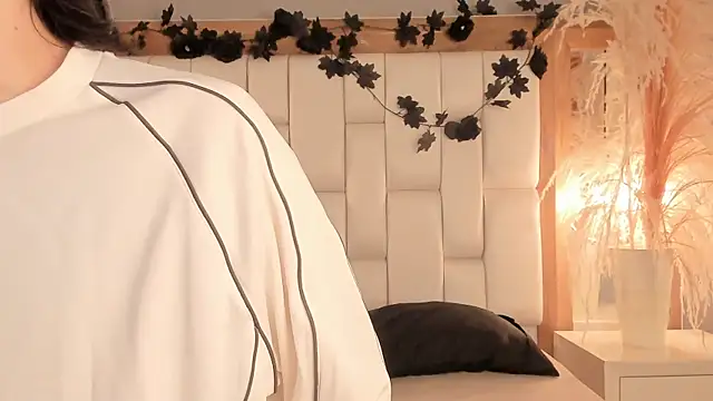 Daphne And Roger online show from December 19, 2025, 11:12 am