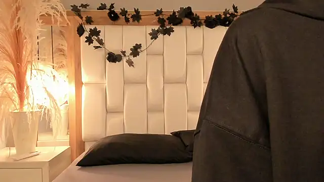 Snapshot of Daphne_And_Roger chatting on December 14, 2025, 1:49 pm Daphne And Roger online show from December 14, 2025, 1:49 pm