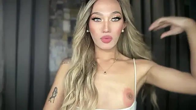 Snapshot of Lust-sluttymira chatting on December 2, 2025, 2:41 pm Lust-sluttymira online show from December 2, 2025, 2:41 pm