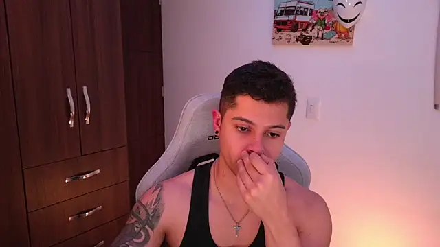 Snapshot of domsantiago_ chatting on October 24, 2025, 1:37 am domsantiago online show from October 24, 2025, 1:37 am