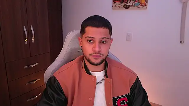 domsantiago  online show from February 14, 2026, 3:29 am