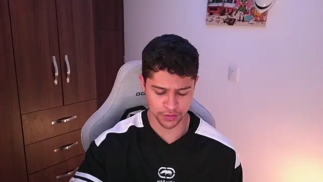 Snapshot of domsantiago_ chatting on November 14, 2025, 12:03 am domsantiago online show from November 14, 2025, 12:03 am