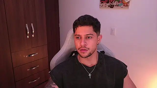 Snapshot of domsantiago_ chatting on December 5, 2025, 2:10 am domsantiago online show from December 5, 2025, 2:10 am