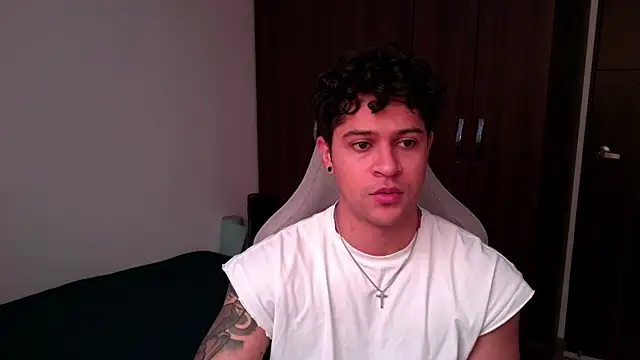 domsantiago  online show from October 7, 2025, 2:18 pm
