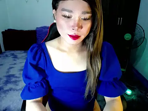 Snapshot of Urassiansweetcummer chatting on December 17, 2025, 2:16 am Urassiansweetcummer online show from December 17, 2025, 2:16 am