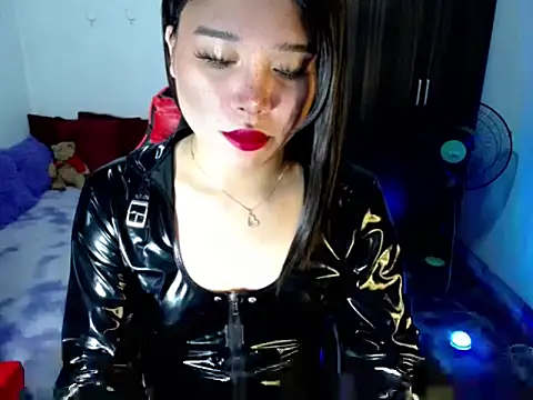 Urassiansweetcummer online show from July 2, 2026, 2:12 am