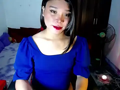 Urassiansweetcummer online show from July 7, 2026, 7:23 am