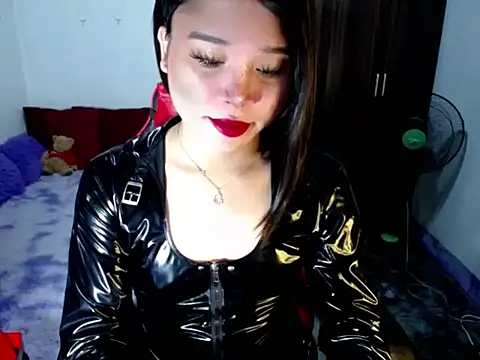 Urassiansweetcummer online show from June 30, 2026, 11:27 pm