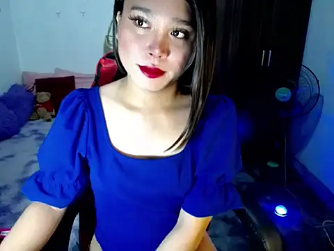 Urassiansweetcummer online show from June 19, 2026, 1:00 am
