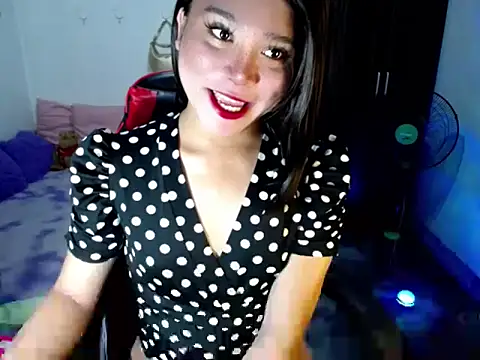 Urassiansweetcummer online show from June 16, 2026, 1:49 am