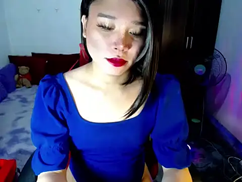 Urassiansweetcummer online show from July 9, 2026, 2:34 am