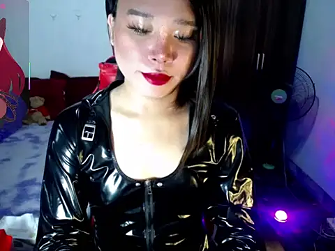 Urassiansweetcummer online show from July 22, 2026, 1:29 am
