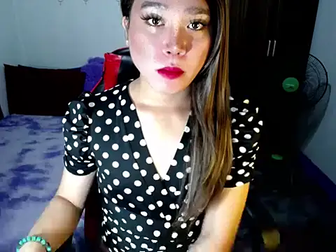 Snapshot of Urassiansweetcummer chatting on November 2, 2025, 1:10 am Urassiansweetcummer online show from November 2, 2025, 1:10 am