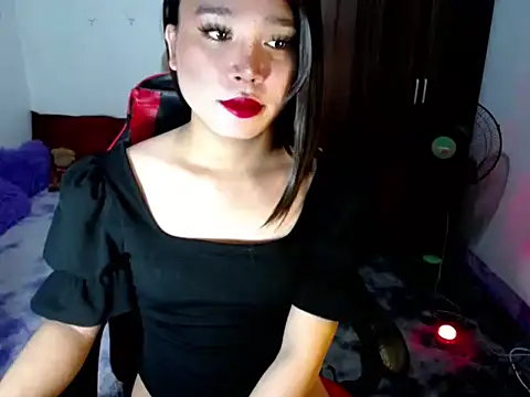 Urassiansweetcummer online show from June 22, 2026, 2:06 am