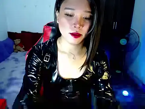 Urassiansweetcummer online show from July 2, 2026, 3:23 am