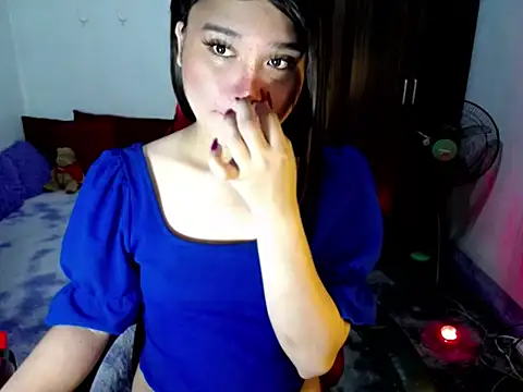 Urassiansweetcummer online show from July 8, 2026, 1:52 am