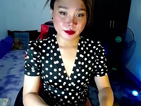 Urassiansweetcummer online show from April 13, 2026, 5:11 am