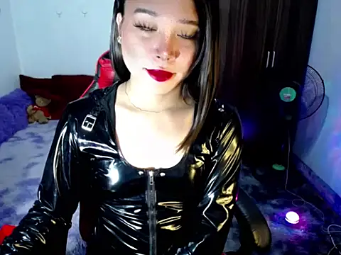 Urassiansweetcummer online show from June 27, 2026, 4:07 am