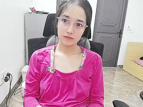 Shulee21 online show from November 8, 2025, 2:48 am