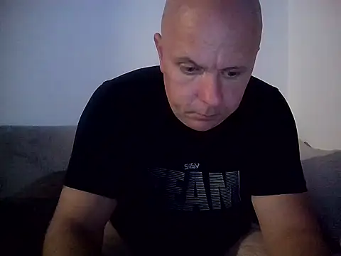 DaDDyLoVeSu83 online show from June 17, 2026, 6:18 pm