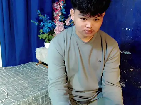 Snapshot of Reynelcock chatting on February 17, 2026, 12:30 am Reynelcock online show from February 17, 2026, 12:30 am