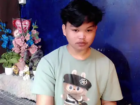 Reynelcock online show from April 9, 2026, 4:47 am