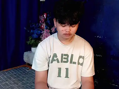 Snapshot of Reynelcock chatting on February 9, 2026, 3:43 pm Reynelcock online show from February 9, 2026, 3:43 pm