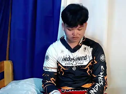 Reynelcock online show from November 2, 2025, 4:17 am