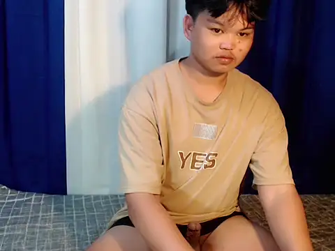 Reynelcock online show from November 19, 2025, 5:57 pm