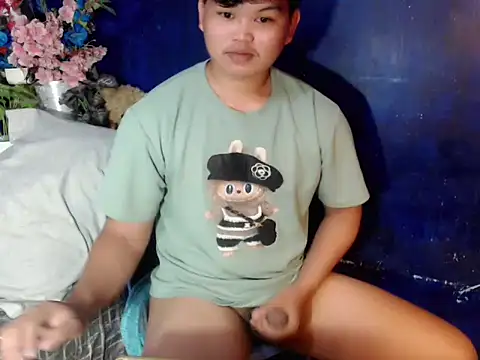 Snapshot of Reynelcock chatting on December 22, 2025, 5:57 pm Reynelcock online show from December 22, 2025, 5:57 pm