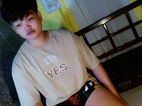 Reynelcock online show from November 19, 2025, 4:45 am