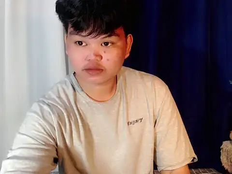 Reynelcock online show from November 18, 2025, 1:21 am