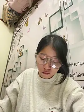 meomeo2k6 online show from November 3, 2025, 2:09 pm