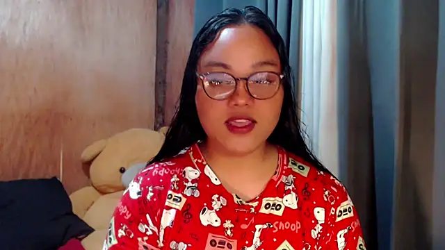 Snapshot of _Lylia chatting on October 6, 2025, 9:48 pm  Lylia online show from October 6, 2025, 9:48 pm