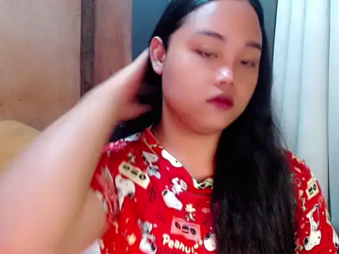 Snapshot of _Lylia chatting on December 3, 2025, 8:19 pm Lylia online show from December 3, 2025, 8:19 pm