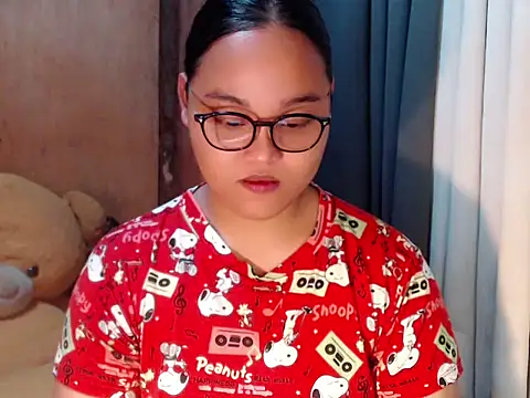 Snapshot of _Lylia chatting on November 14, 2025, 10:57 pm Lylia online show from November 14, 2025, 10:57 pm