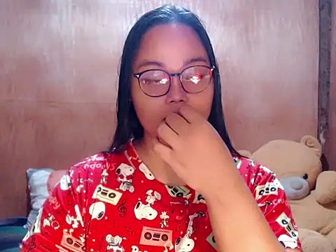  Lylia online show from March 22, 2026, 8:43 pm