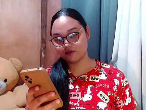 Snapshot of _Lylia chatting on December 17, 2025, 11:21 pm Lylia online show from December 17, 2025, 11:21 pm