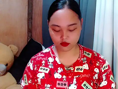 Snapshot of _Lylia chatting on December 2, 2025, 4:47 am Lylia online show from December 2, 2025, 4:47 am