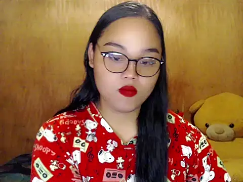 Snapshot of _Lylia chatting on November 12, 2025, 6:34 pm Lylia online show from November 12, 2025, 6:34 pm