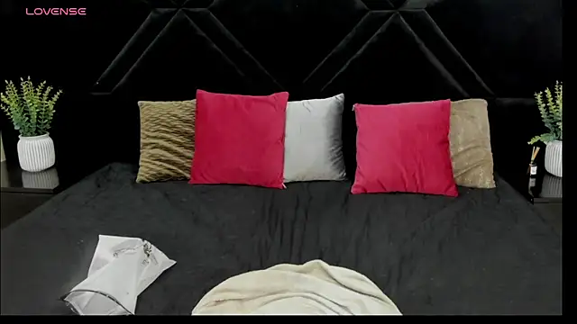 Dantzel  online show from March 27, 2026, 7:59 pm