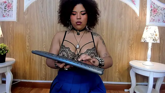 Snapshot of Kaidapunk chatting on November 18, 2025, 8:12 pm Kaidapunk online show from November 18, 2025, 8:12 pm