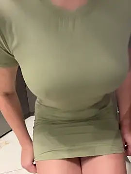 Snapshot of Umka-29 chatting on November 17, 2025, 10:14 pm Umka-29 online show from November 17, 2025, 10:14 pm