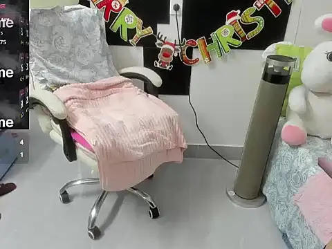 Snapshot of LuckyBabe_new01 chatting on January 12, 2026, 1:12 am LuckyBabe new01 online show from January 12, 2026, 1:12 am