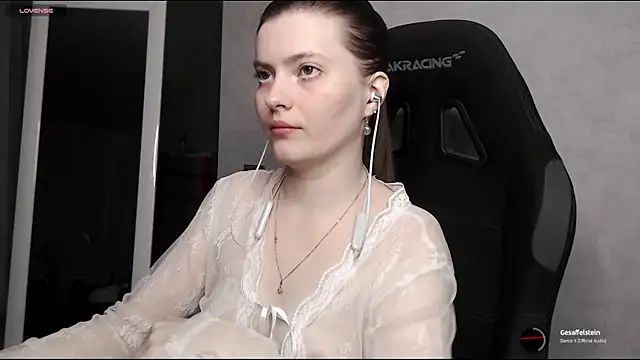 Snapshot of cute_elfy_ chatting on October 7, 2025, 4:08 pm cute elfy  online show from October 7, 2025, 4:08 pm